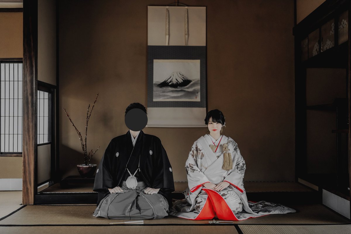 rockrockrock232's tweet image. 夫の待ち受け用候補の写真があまりにもよすぎてもらったんだけど、セピア調?のフィルターがロケーションや着物の感じに合う、赤が映えてよい