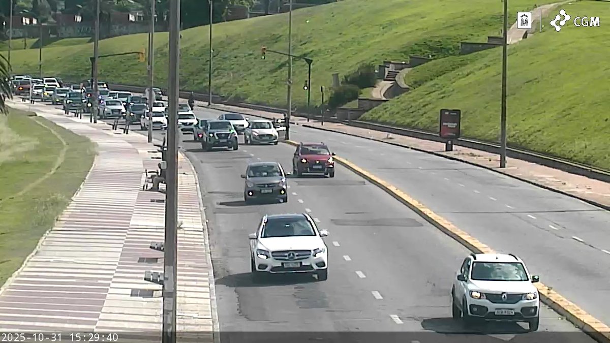 ⚠️ Siniestro de tránsito en Rambla y Solano López. ✖️ Carril obstruido al  este.