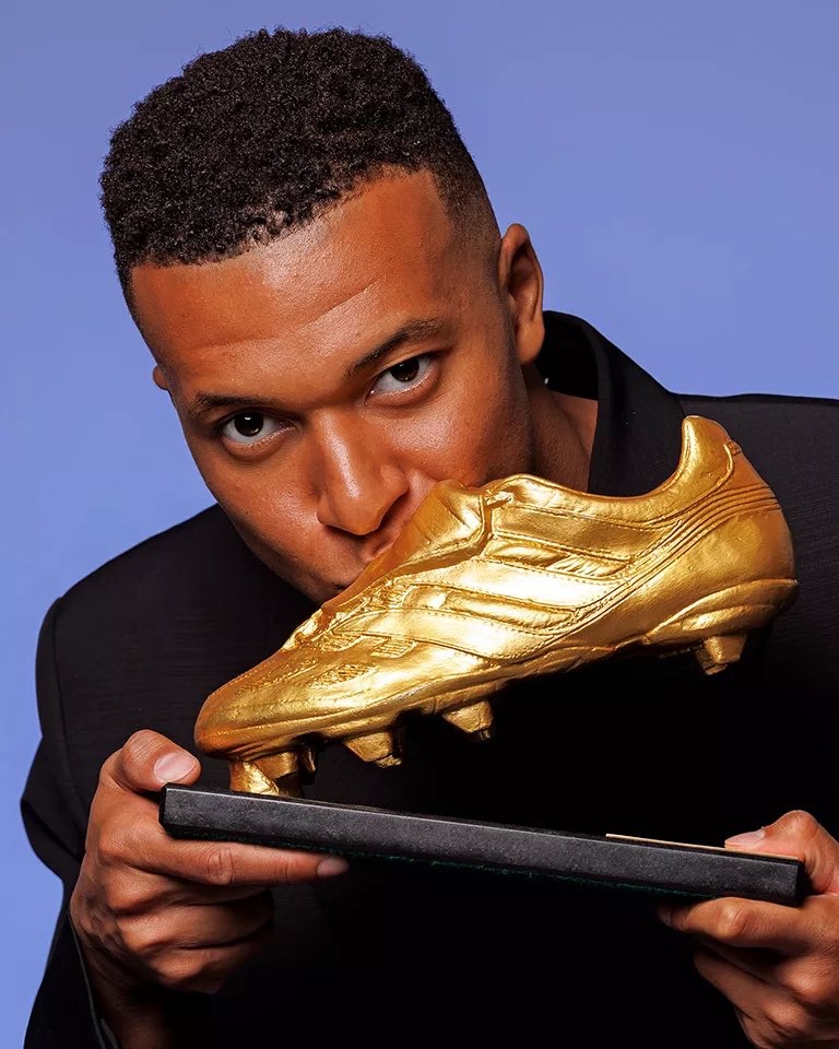 MadridUniversal's tweet image. Always have a model. 🤍