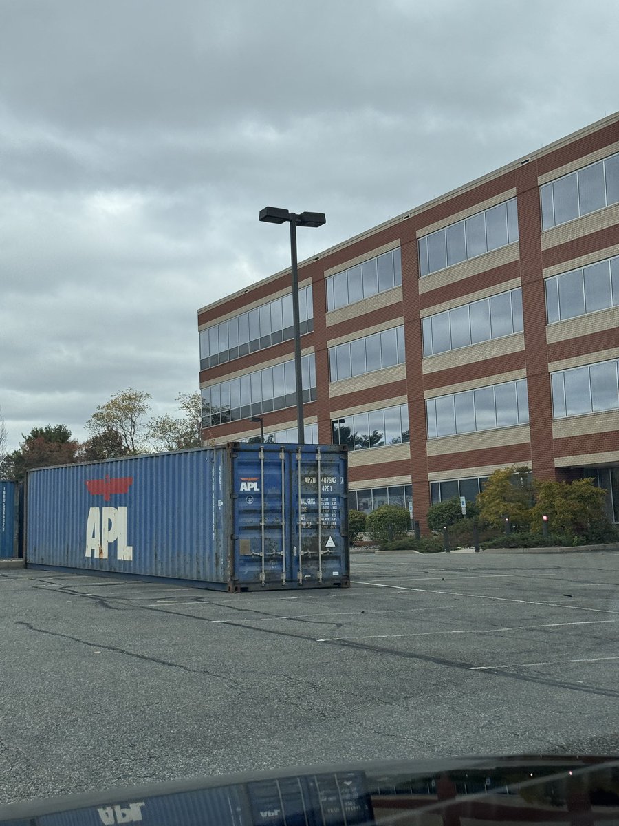 reallytanman's tweet image. My first office right off the kitchen at the OG masa chips factory. Lease here officially ends today after 3 years. 

This was an office building and we used the cafeteria kitchen for food production. Somehow we made up to 350,000 bags a month out of this place 

Will be missed!