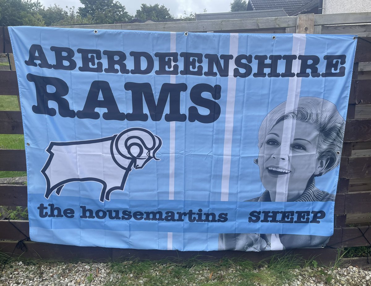 Aberdeenshire Rams on a 796 mile round trip for Sheff Utd v Derby County. When I was young they used to get me counting sheep. But the counting I did was all in vain. Now when I'm tired and I'm trying to get to sleep I count humans jumping onto trains. <a href="/PaulHeatonSolo/">Paul Heaton</a> #dcfc 🐏 🚂