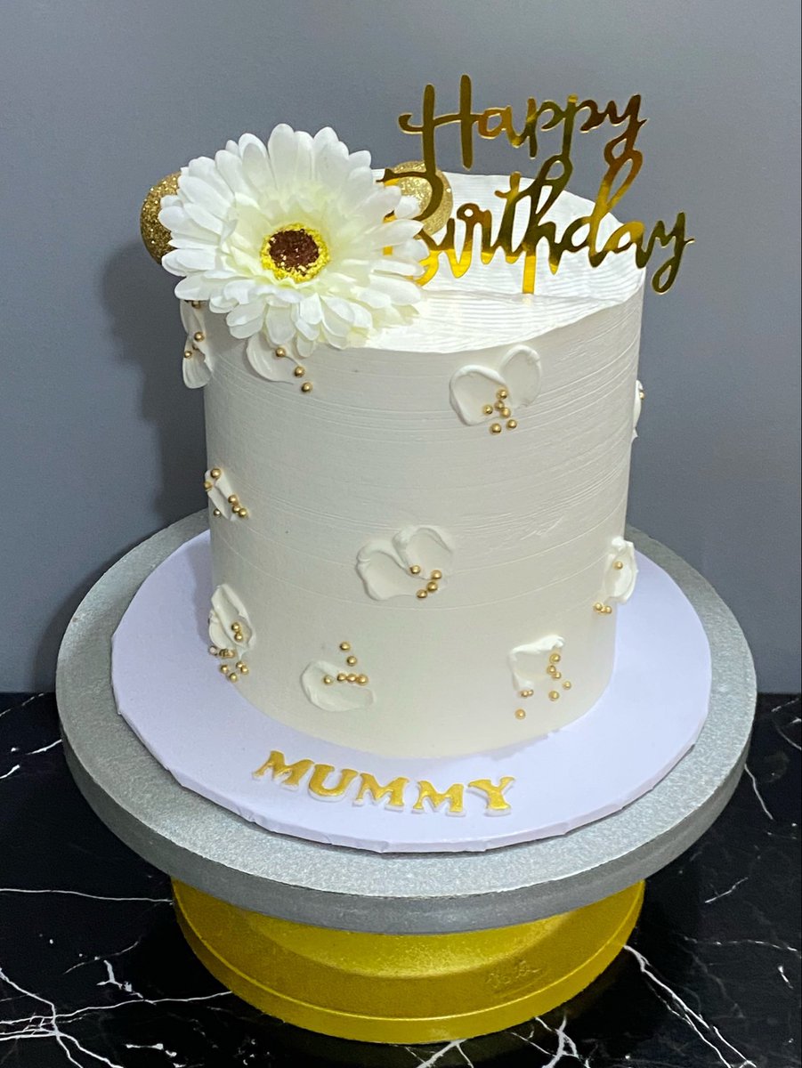 ZSignaturecakes's tweet photo. Cake for a mum

Cake Description: 6” two layers
Frosting: whipped cream 

Price: N37,000

Delivery available across Lagos https://t.co/VZsBnbxyVn