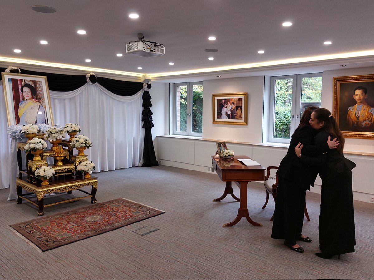 Today we signed the Condolence Book at the Royal Thai Embassy, following the passing of Her Majesty Queen Sirikit, the Queen Mother of Thailand 🇹🇭

Diplomatic World extends its heartfelt sympathies to the Royal Family and the people of #Thailand.