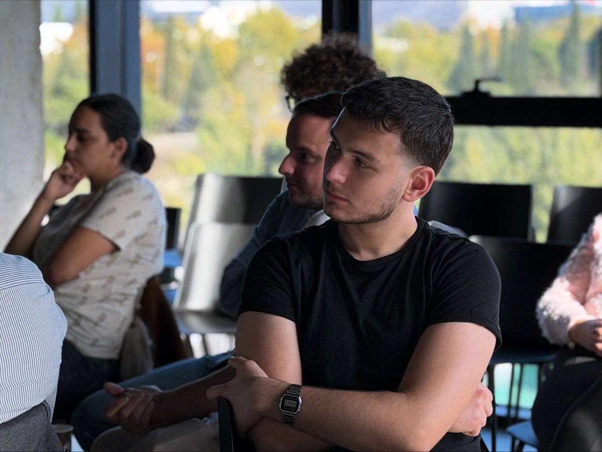 CGOCCE's tweet image. 📢 Aktivno učešće mladih, saradnja različitih društvenih aktera i razmjena znanja su ključni u jačanju građanske svijesti i ubrzanje evropskih integracija Crne Gore, istaknuto je danas na Evropskom kafeu, koji je organizovao #CGO.

👥 Ovakav format daje prostor za pitanja,…