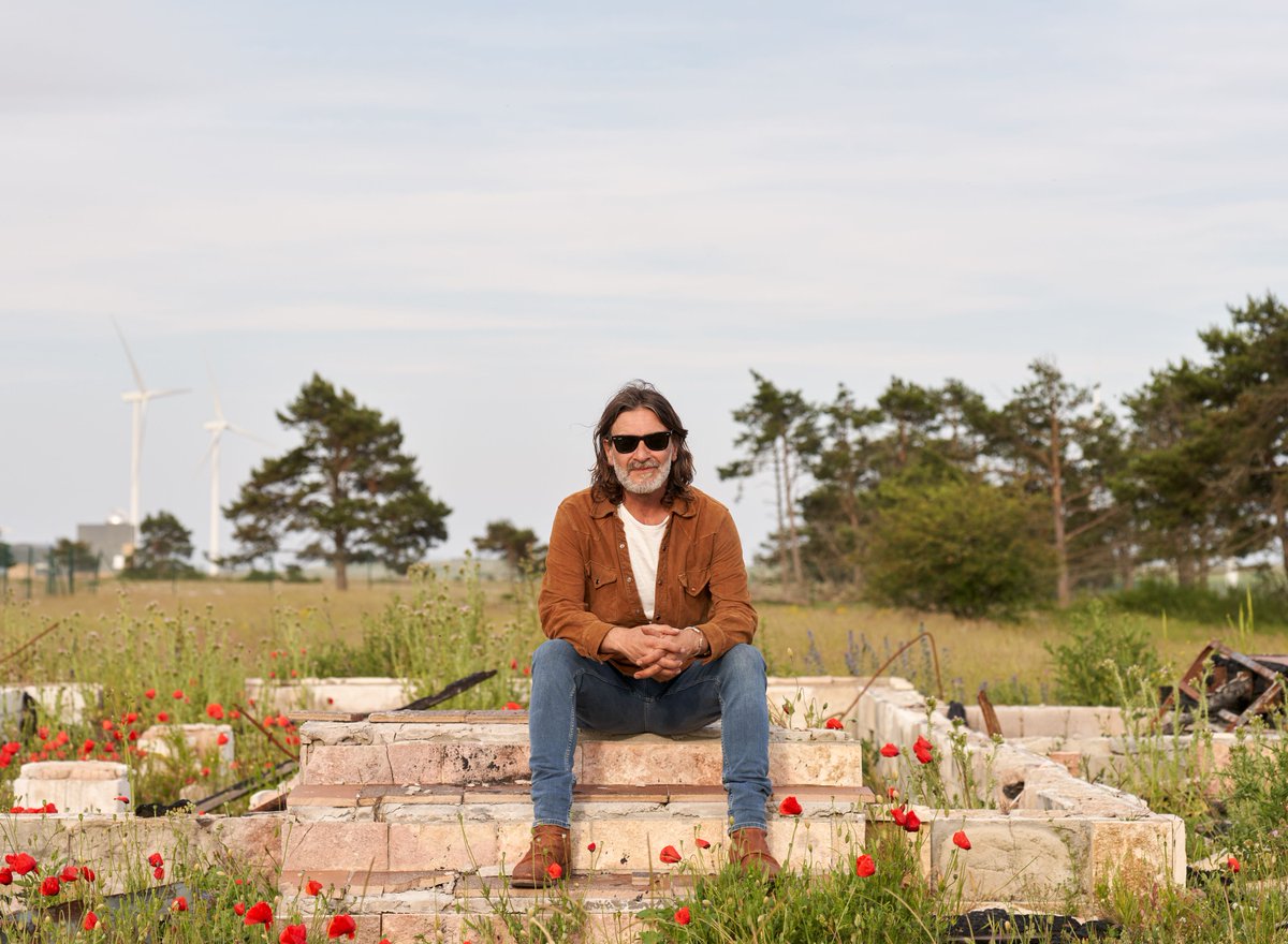 Entrevisto a <a href="/quique_gonzalez/">Quique González</a> para <a href="/abc_cultura/">ABC Cultura</a> <a href="/abc_es/">ABC.es</a> con motivo de su nuevo álbum '1973'. Es un magnífico disco con una estupenda colección de canciones. Me encanta que esté <a href="/gorkaurbizubat/">Gorka Urbizu musika</a>. Estará entre los discos del año. abc.es/cultura/musica… También en papel