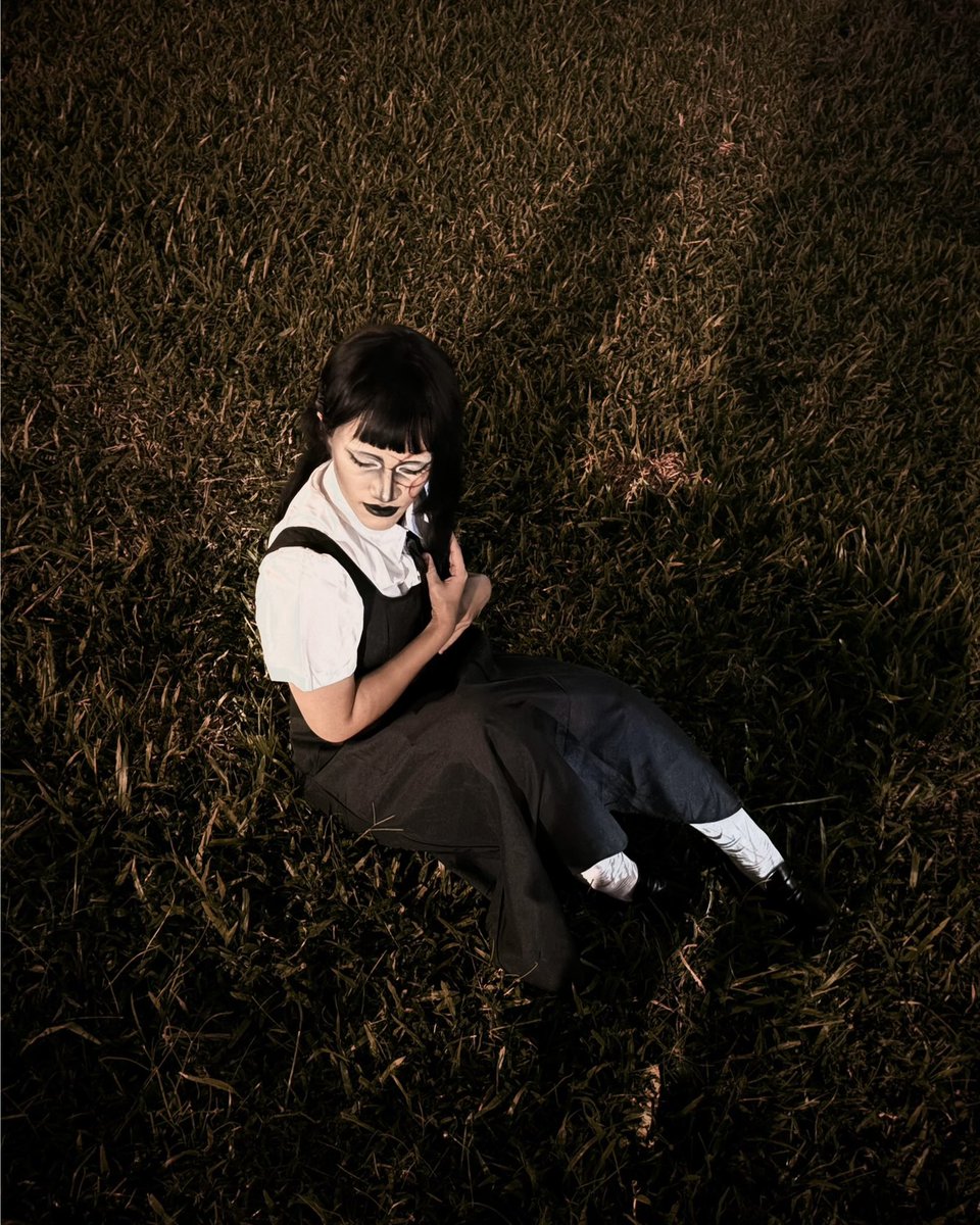 happy halloween! i surrendered my body to samarie :b

#fearandhunger #fearandhungertermina #samarie