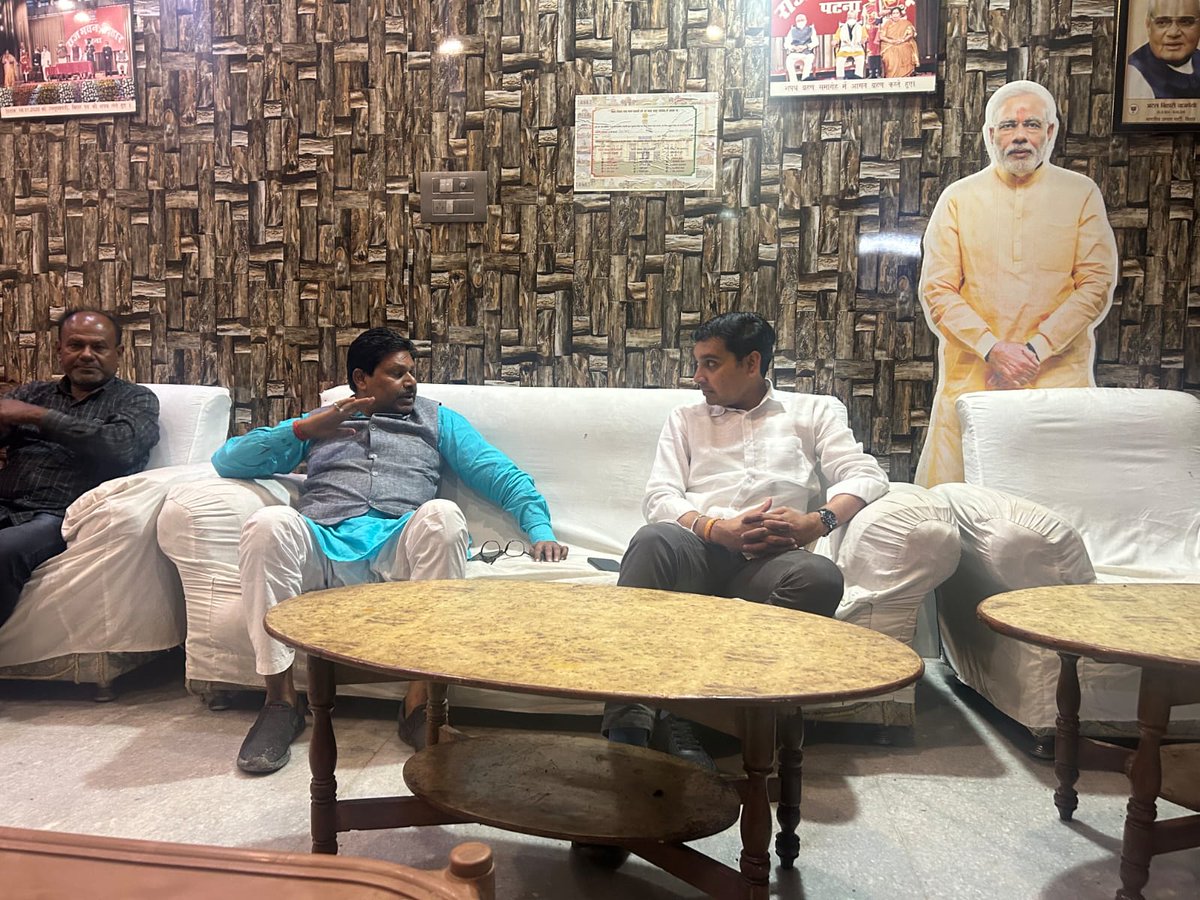 prateektmp's tweet image. बिहार विधानसभा चुनाव 2025 के प्रचार के क्रम में आज बेतिया विधानसभा की प्रत्याशी बिहार की पूर्व उप मुख्यमंत्री श्रीमती रेणु देवी जी से भेंट कर उनके चुनाव कार्यालय पर प्रचार अभियान को लेकर चर्चा हुई 
📍बेतिया, जिला पश्चिम चम्पारण, बिहार