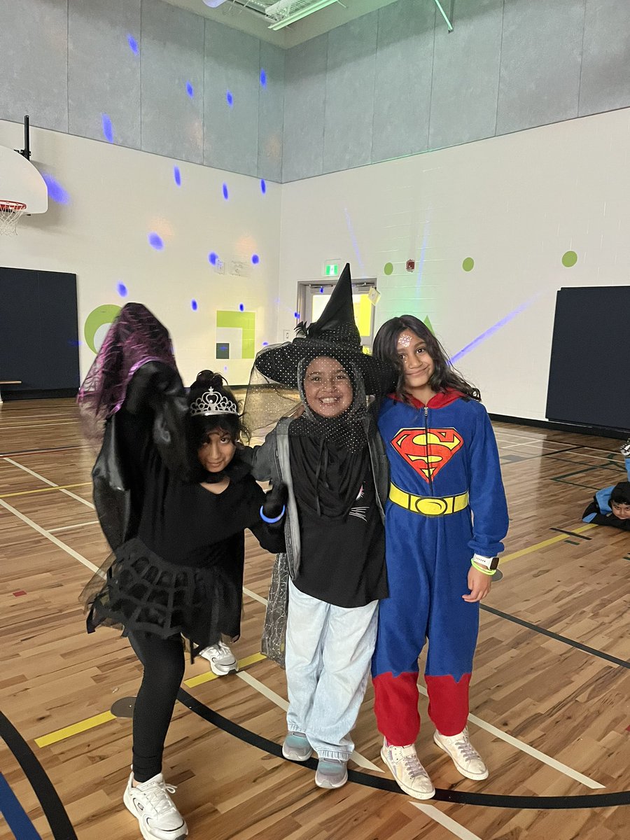 Mrs. Rowe tweet media