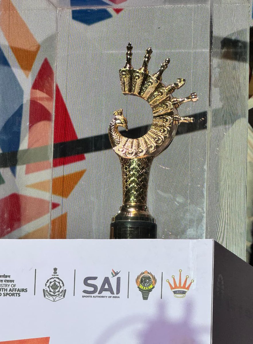 intouchparas's tweet image. When elegance meets intellect — you get the FIDE Chess World Cup Trophy! 🦚♟️

It’s pure elegance!

🦚 Peacock for grace
♟️ Chess pieces for brilliance
✨ Named after Vishy Anand — the pride of Indian chess!

Truly symbolic of class and genius! 🇮🇳 #FIDEWorldCup2025 #ChessLegend…