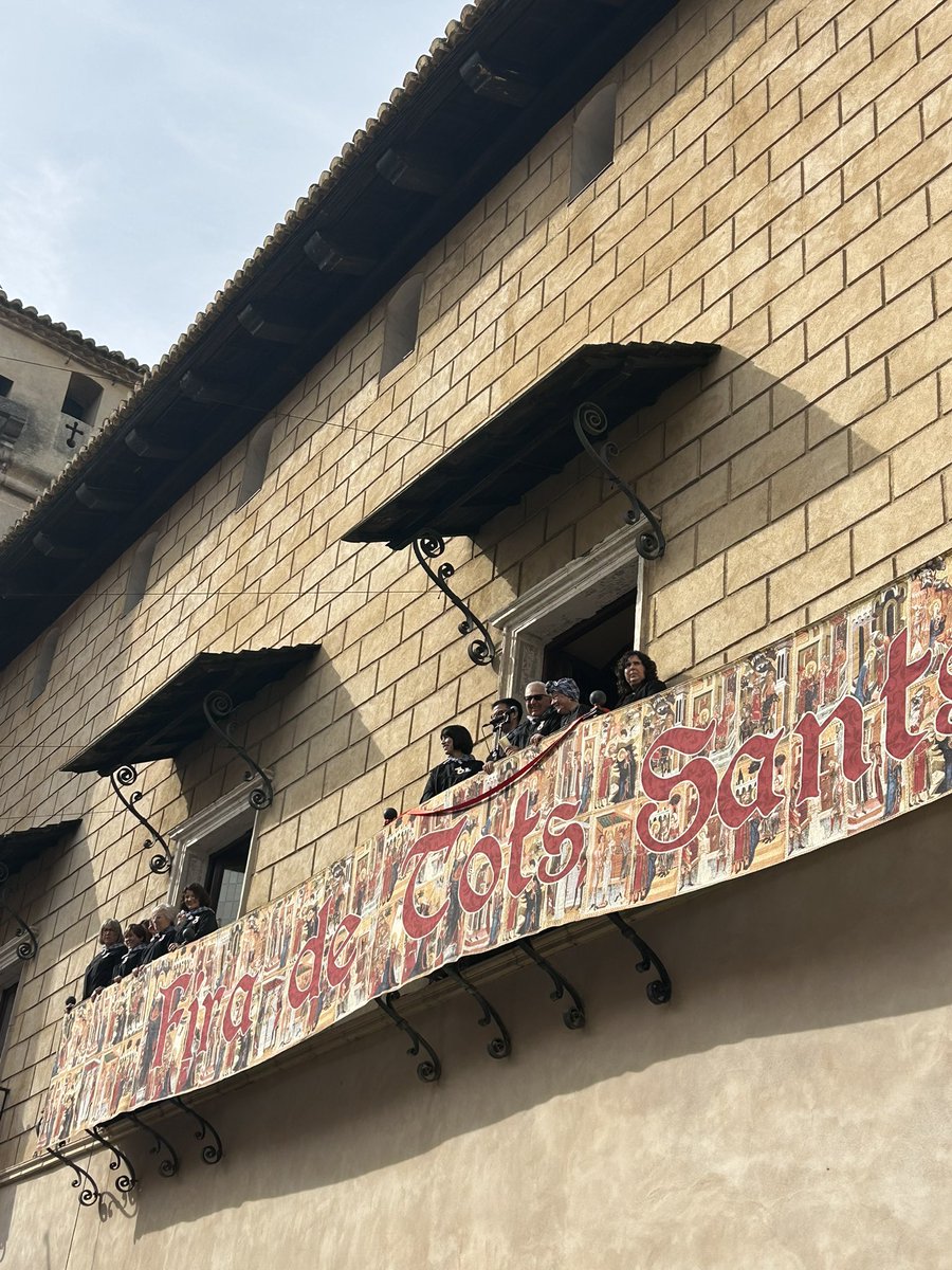 Cocentaina viaja al comercio tradicional de nuestra tierra.

La Fira de Tots Sants es un emblema de nuestra tierra, goza de buena salud y cada vez recibe más visitas. 

Enhorabuena a su alcalde Rubén Muñoz y a todo su equipo por mantener la esencia de nuestra cultura y tradición.