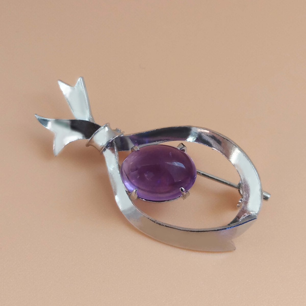 Amethyst Oval Cabochon Brooch, Sterling Silver Ribbon Pin, Vintage Purple Gemstone Jewelry etsy.me/47DYX0E через <a href="/Etsy/">Etsy</a>