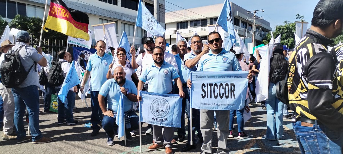 SitccorVicente's tweet photo. El #SITCCOR presente este 31 de octubre, conmemorando la gesta heroica de aquellos que lucharon por salarios más justos, respeto a los horarios y mejores beneficios para los trabajadores.
#diadelsindicalistasalvadoreño https://t.co/Tr6WvAMQV3