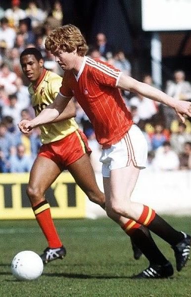 Sad to hear of the death of Willie Young of Aberdeen, Spurs, Arsenal, Forest, Norwich &amp; Brighton. Old fashioned 100% centre half. RIP big man