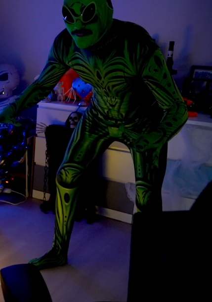 30 letni Gucio i jego halloweenowy cosplay AlienPls