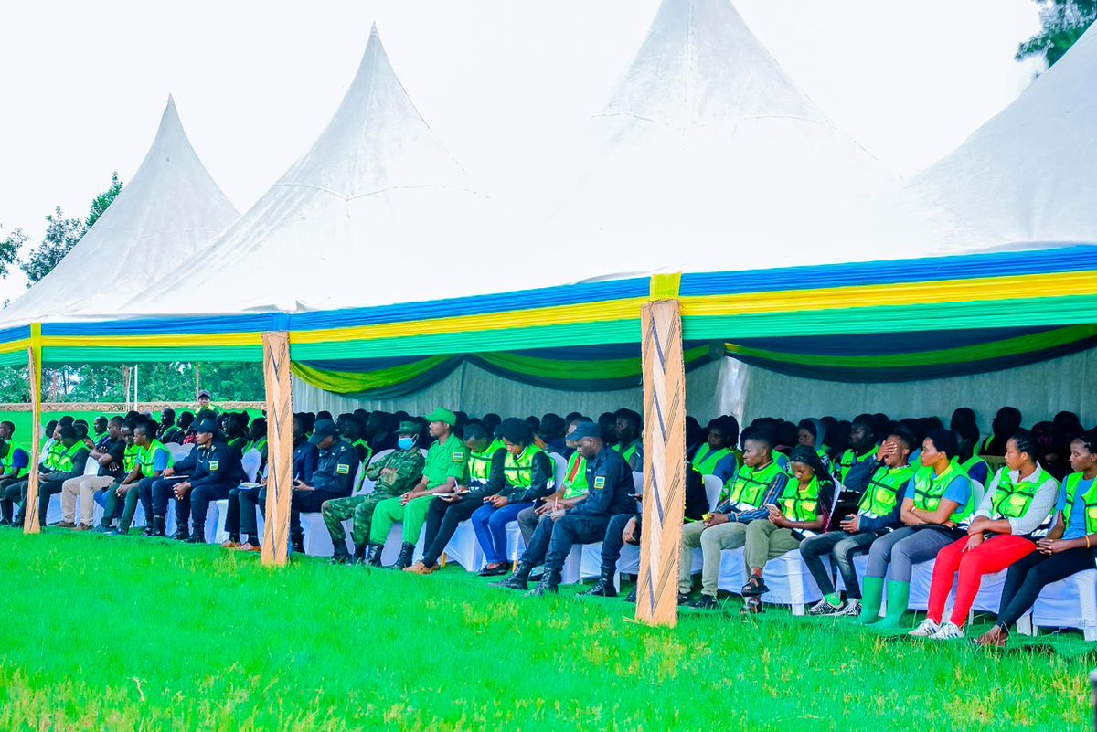 <a href="/RutsiroRYVCP/">@Rutsiro RYVCP</a> twasoje ukwezi kw’ibikorwa by’ubukorerabushake byabereye <a href="/RutsiroDistrict/">Rutsiro District</a> ku rwego <a href="/RwandaWest/">Western Province I Rwanda</a> ni ibikorwa bifite agaciro ka million 75.
Hatewe ibiti 563, hakurungiwe inzu 1, hakozwe ubukangurambaga ku kurwanya ibyaha.
<a href="/RwandaYouthVol1/">Rwanda Youth Volunteers</a> <a href="/RwandaLocalGov/">Ministry of Local Government | Rwanda</a> <a href="/Rwandapolice/">Rwanda National Police</a>