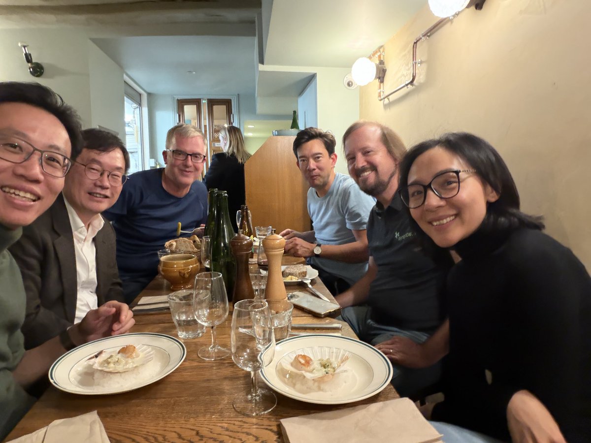 caiyizhi's tweet image. #proudPI proud to see my former PhD student Chantal Shen (now chief scientist at BGI) gave a great talk at main stage of SB8. What a great meeting, thanks Drew, Ariel and Matthew of having me.