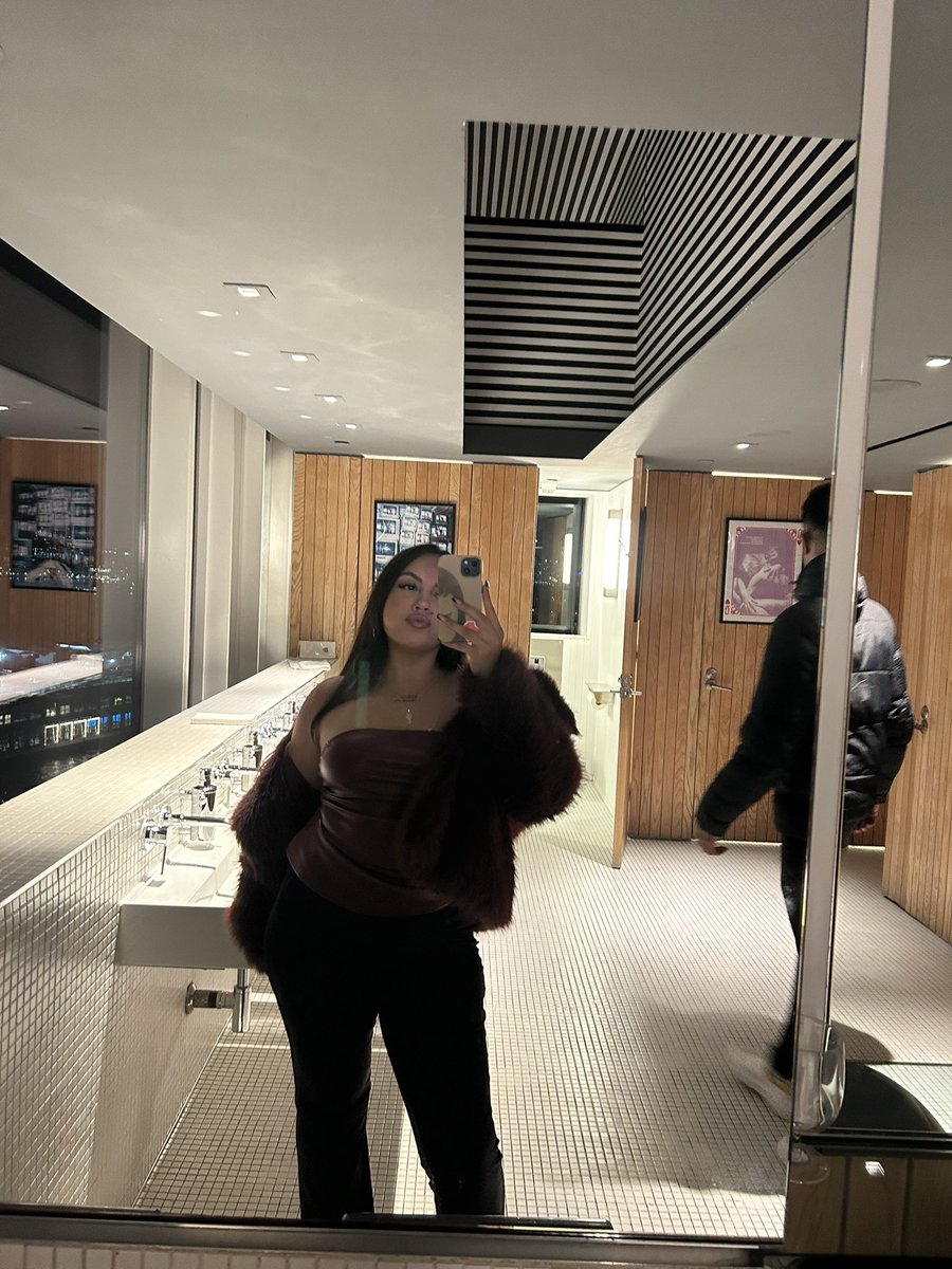 fullygia's tweet image. 🍇🌃