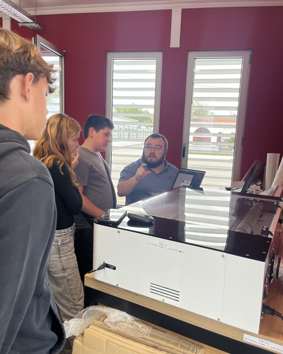 ratoadcc's tweet image. 📸
🇵🇹 O #EspaçoMaker do #Poceirão está a ser dinamizado com um conjunto de oficinas realizadas pela #RatoADCC em #parceria com Agrupamento de Escolas José Saramago para promover este equipamento da @CMPalmela.

#SempreAAprender
. . .
🇬🇧 #DIY workshops for #Youth