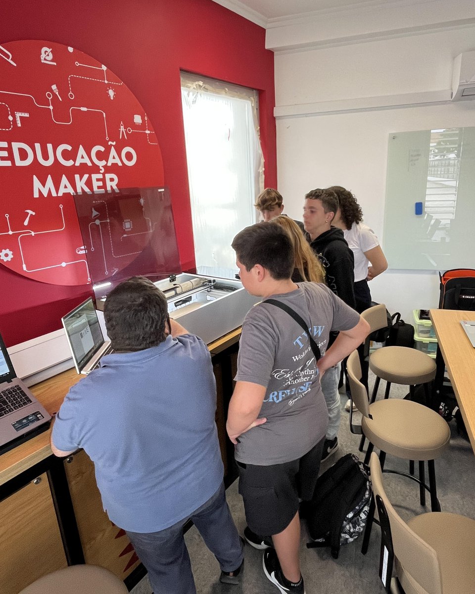 ratoadcc's tweet image. 📸
🇵🇹 O #EspaçoMaker do #Poceirão está a ser dinamizado com um conjunto de oficinas realizadas pela #RatoADCC em #parceria com Agrupamento de Escolas José Saramago para promover este equipamento da @CMPalmela.

#SempreAAprender
. . .
🇬🇧 #DIY workshops for #Youth