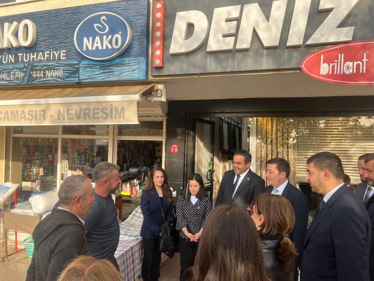 mhpcankayaorg's tweet photo. Genel Başkanımız Sayın Devlet Bahçeli Beyefendi’nin talimatları doğrultusunda yürütülen “Hayırlı Günler Komşum” temalı “Derdin Derdimizdir” toplantıları kapsamında;

MYK Üyemiz Sayın Bahri Batuhan Kurban,
İl Yönetim Kurulu Üyelerimiz Sayın Oğuzhan Bektaş ve Sayın Melisa Görgün Kurnaz,
İlçe Başkanımız Sayın Serkan Damar ve İlçe Yönetim Kurulu Üyelerimizle birlikte,
Bağlar Caddesi’ndeki esnaflarımızı ziyaret ettik.

Kıymetli hemşehrilerimizle gönül bağımızı güçlendirip, dertlerine ortak olduk.
Her zaman olduğu gibi, “Derdin Derdimizdir” diyerek milletimizin yanında olmaya devam ediyoruz. 🇹🇷