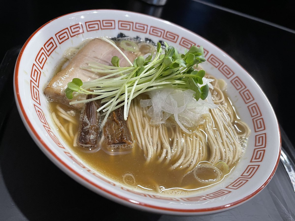 yamatetu1969's tweet photo. 「menya787(麺屋菜花奈)」
静岡県菊川市加茂(251004)

【ちょっと濃い 地鶏と煮干し】

久々に煮干を使ったメニューとのことで注文
地鶏100%のスープに相性の良い煮干しを見つけて合わせた限定麺
麺はお試しにと仕入れたふすま入りのパツパツ細麺🙇‍♂️
一口目から煮干のビターな感じが味わえる至極の逸杯 https://t.co/loaiDeCpi7