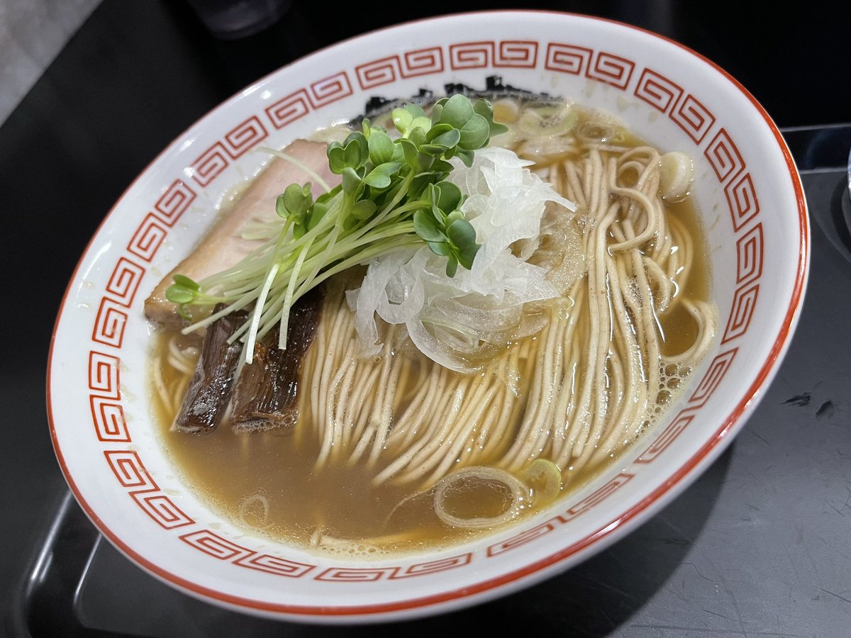 yamatetu1969's tweet photo. 「menya787(麺屋菜花奈)」
静岡県菊川市加茂(251004)

【ちょっと濃い 地鶏と煮干し】

久々に煮干を使ったメニューとのことで注文
地鶏100%のスープに相性の良い煮干しを見つけて合わせた限定麺
麺はお試しにと仕入れたふすま入りのパツパツ細麺🙇‍♂️
一口目から煮干のビターな感じが味わえる至極の逸杯 https://t.co/loaiDeCpi7