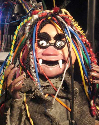 La bruja Avería tenía la capacidad de hacer explotar las cosas. Ayuso puede causar catástrofes mucho peores: destruir la sanidad pública, destrozar las universidades públicas, dejar sin luz a los niños de la Cañada Real, privar de cuidados a los ancianos pobres, burlarse de la