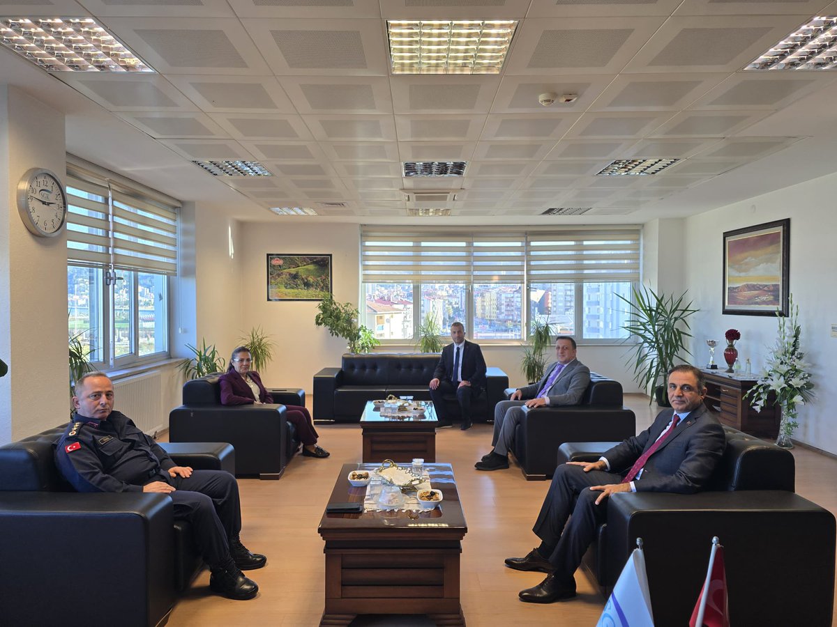 RizeSGK's tweet photo. Rize İl Jandarma Komutanı Jandarma Albay Sy. Adnan Çelebi Kurumumuza ziyarette bulundu. https://t.co/fXNrLXhkcd
