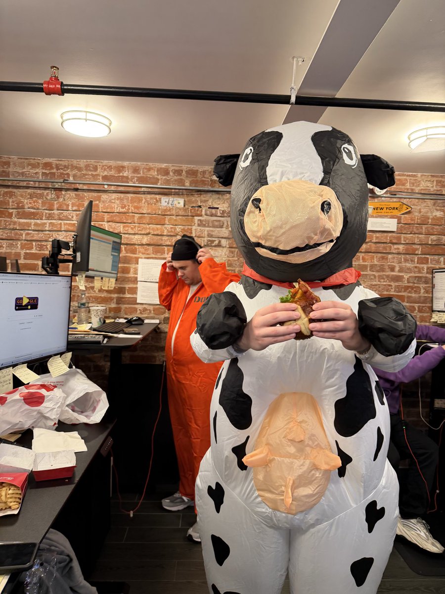 PuckinRyne's tweet photo. Check your kids candy for chikin this Halloween @ChickfilA https://t.co/BMGkaTFA5R