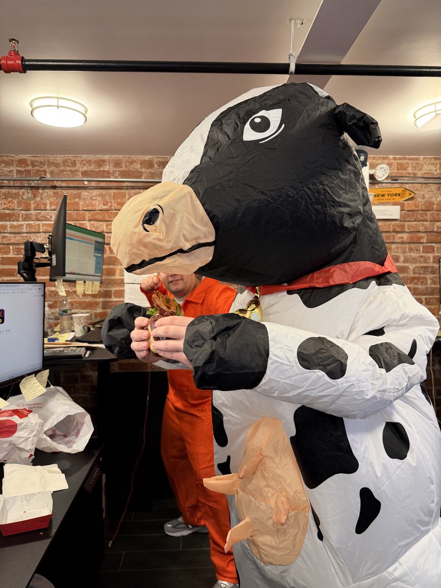PuckinRyne's tweet photo. Check your kids candy for chikin this Halloween @ChickfilA https://t.co/BMGkaTFA5R