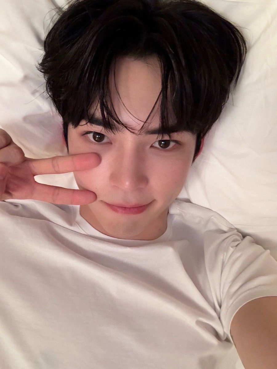 irlibanny's tweet photo. I have no caption.. smt smt bed selca
#zeroseselcaday #zrsd #zsd https://t.co/W5o1VYZklq