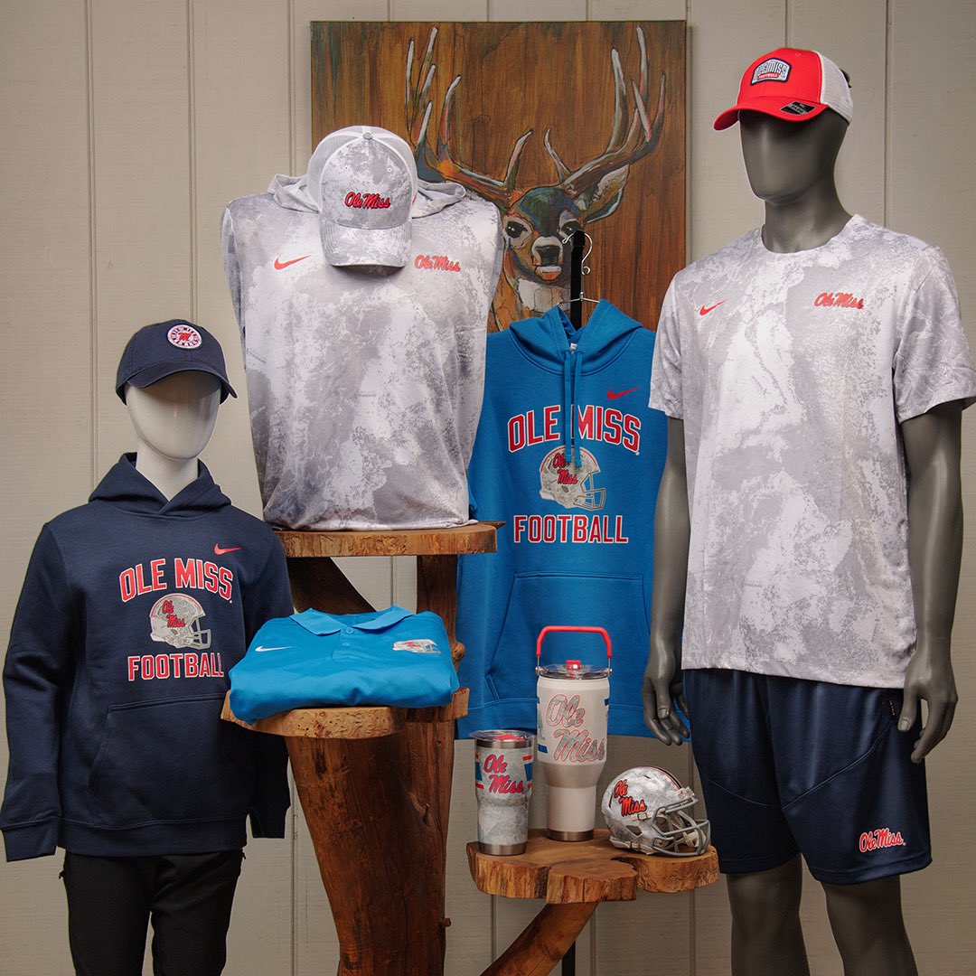 OMAuthentics's tweet image. Get your 📸 with @JuiceKiffin and grab the new @Realtree gear pregame Saturday! 

The new collection is also available NOW in store on Jackson Ave or by clicking below! 

🔗 rebs.us/47hhaCj