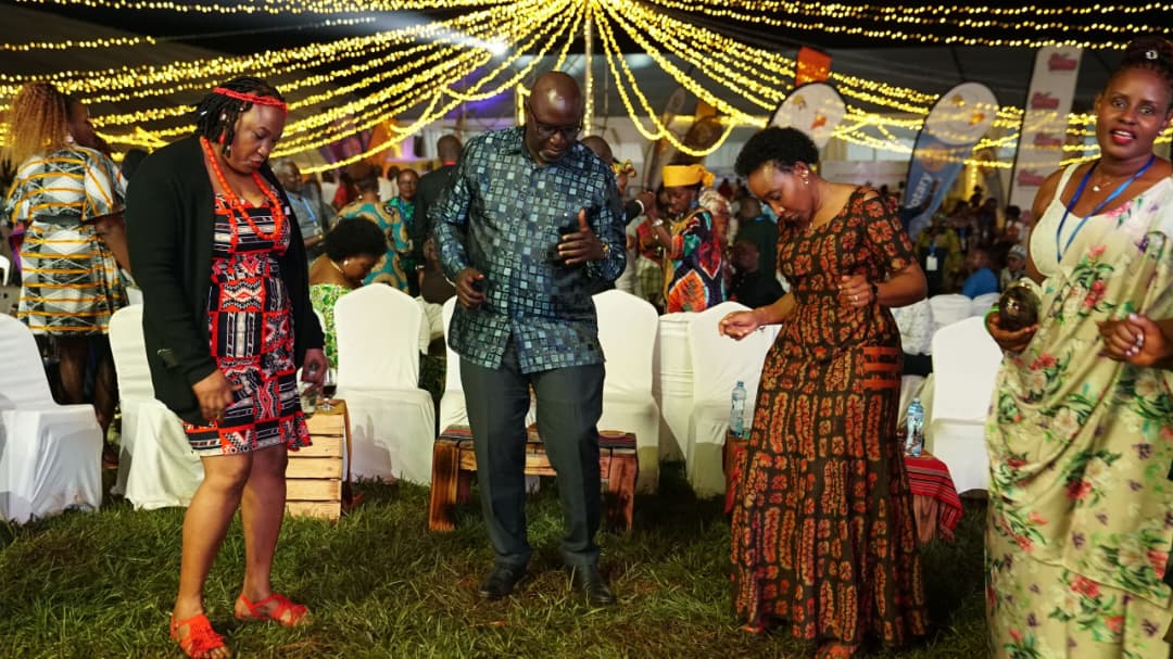 kimeradavid10's tweet photo. @henruga Remember that scintillating Afrigo band, Everyone stayed as late as 2am
@MatovuAfrigo Ffe abaana ba Afrigo tuli battabbu. Many can't get over how epic that night was
@Swangz_Avenue Wait for an All star Night on the Rotaract Night come #DISCON101 

Pay b4 all doubles https://t.co/Lk5nalU7MG