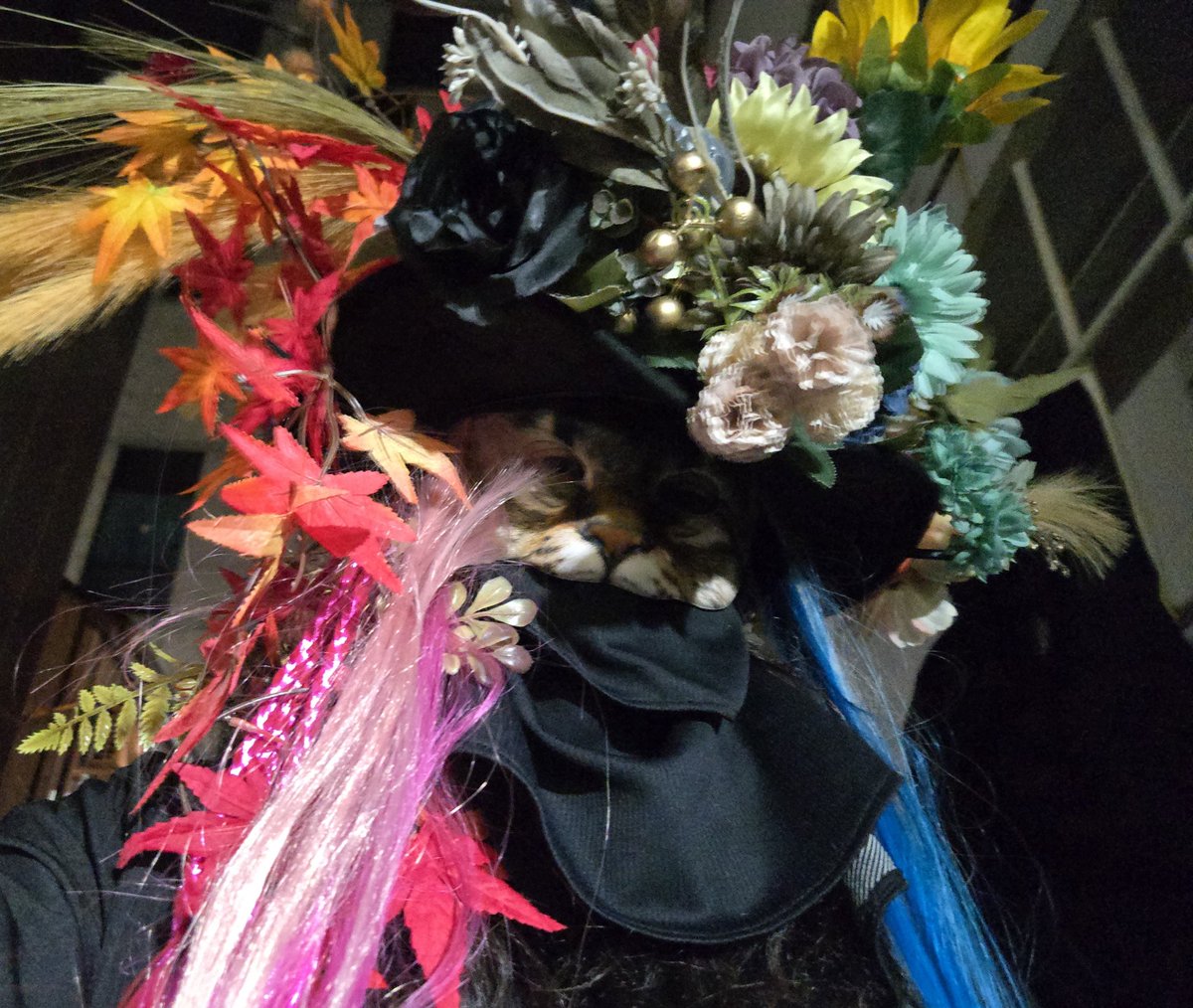 雨はやみ、例年のこの時間にしてはそこそこの人出に。

総じてゴミは少ないけど
傘！傘！傘！
傘って集まるとめっちゃ重いんだよなぁ

#渋谷 #センター街 #ハロウィン #ハロウィン