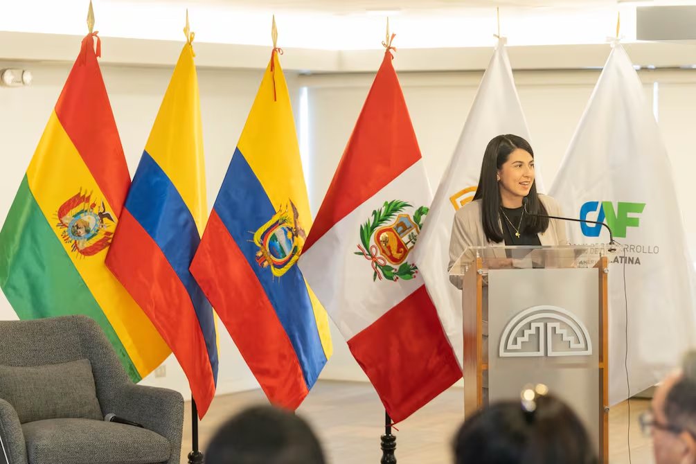 La Comunidad Andina (Bolivia, Colombia, Ecuador y Perú) lanzó Intercom, una plataforma que integra sus sistemas de comercio exterior para agilitar y facilitar el comercio en la región andina.
#intercom #ecuador #ComercioExterior