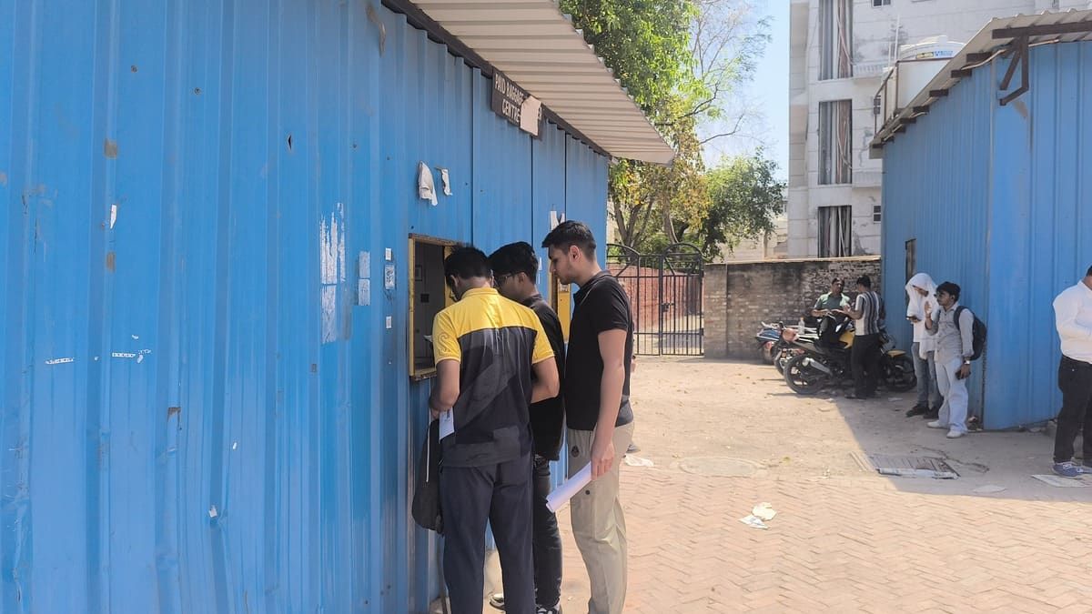 careers360's tweet image. JEE Main 2026 registration begins for BTech, BArch aspirants

Candidates can fill JEE Main application form 2026 by November 27. 

#JEEMain2026 #JEEMain #BTech #engineering 

Read more at: buff.ly/ClB3Bkn