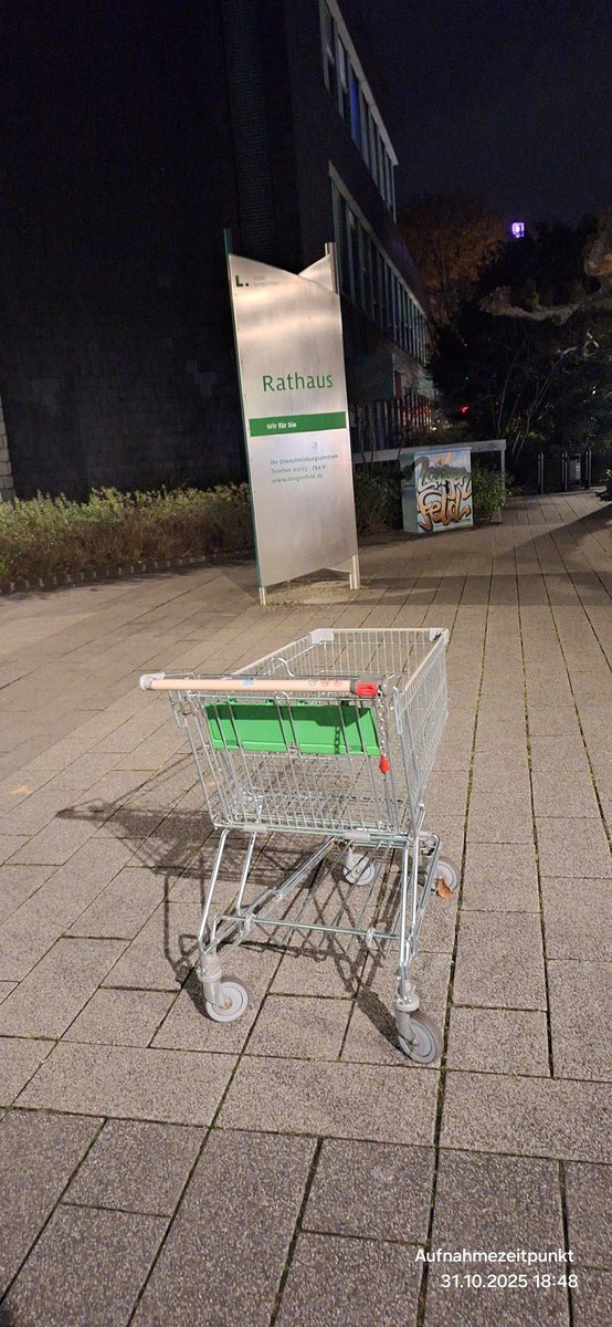 Stadtbild-Debatte: Merz von allen Vorwürfen freigesprochen.

Gemeint waren offensichtlich die herrenlosen Einkaufswagen! 😊