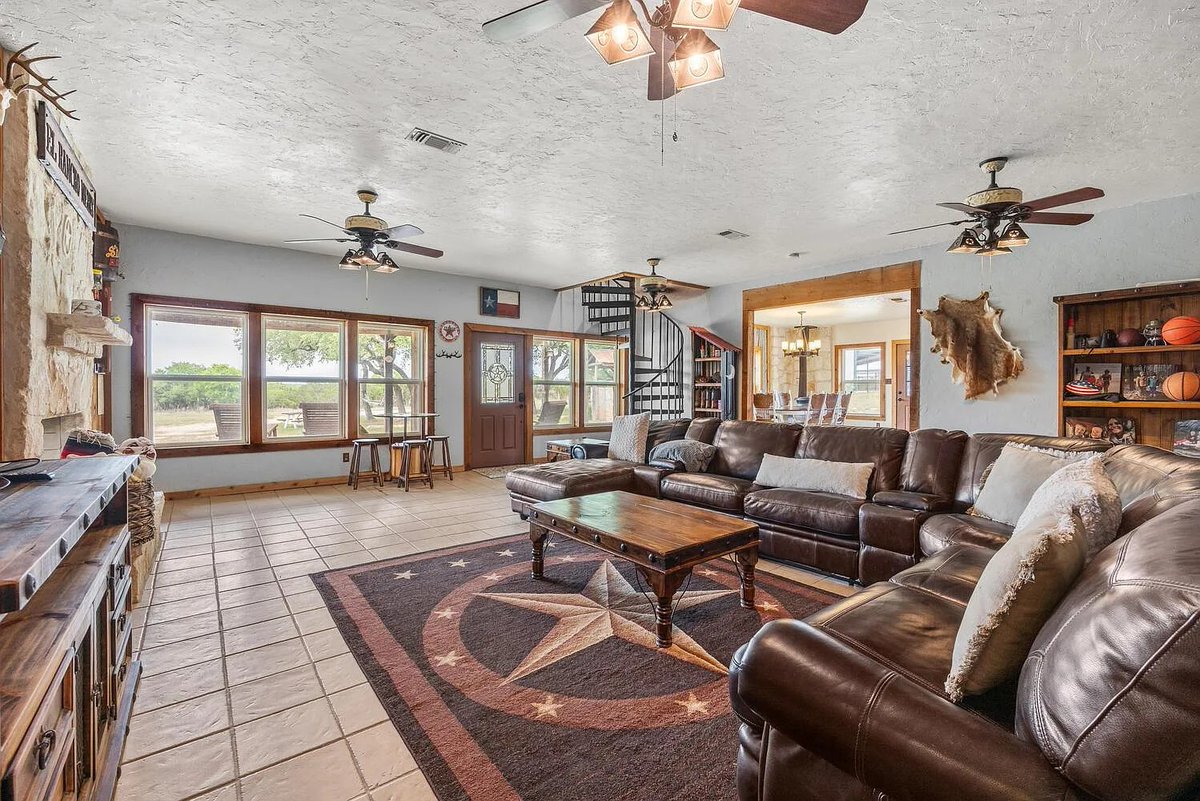 TxHorseProperty's tweet image. SPRING BRANCH, SOUTH TEXAS. 23.09 acres. 3/2.5 home w/island kitchen, patios. On-demand water heater, recent water pump, water filtration, Starlink. Stables, shooting ranges. Access to Guadalupe River. $1.3M #txhorseproperties #springbranch #southtexas tinyurl.com/3487SpringBran…