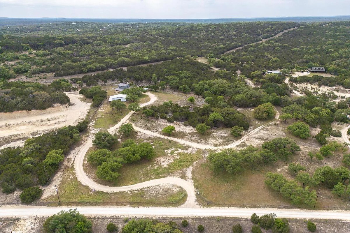 TxHorseProperty's tweet image. SPRING BRANCH, SOUTH TEXAS. 23.09 acres. 3/2.5 home w/island kitchen, patios. On-demand water heater, recent water pump, water filtration, Starlink. Stables, shooting ranges. Access to Guadalupe River. $1.3M #txhorseproperties #springbranch #southtexas tinyurl.com/3487SpringBran…