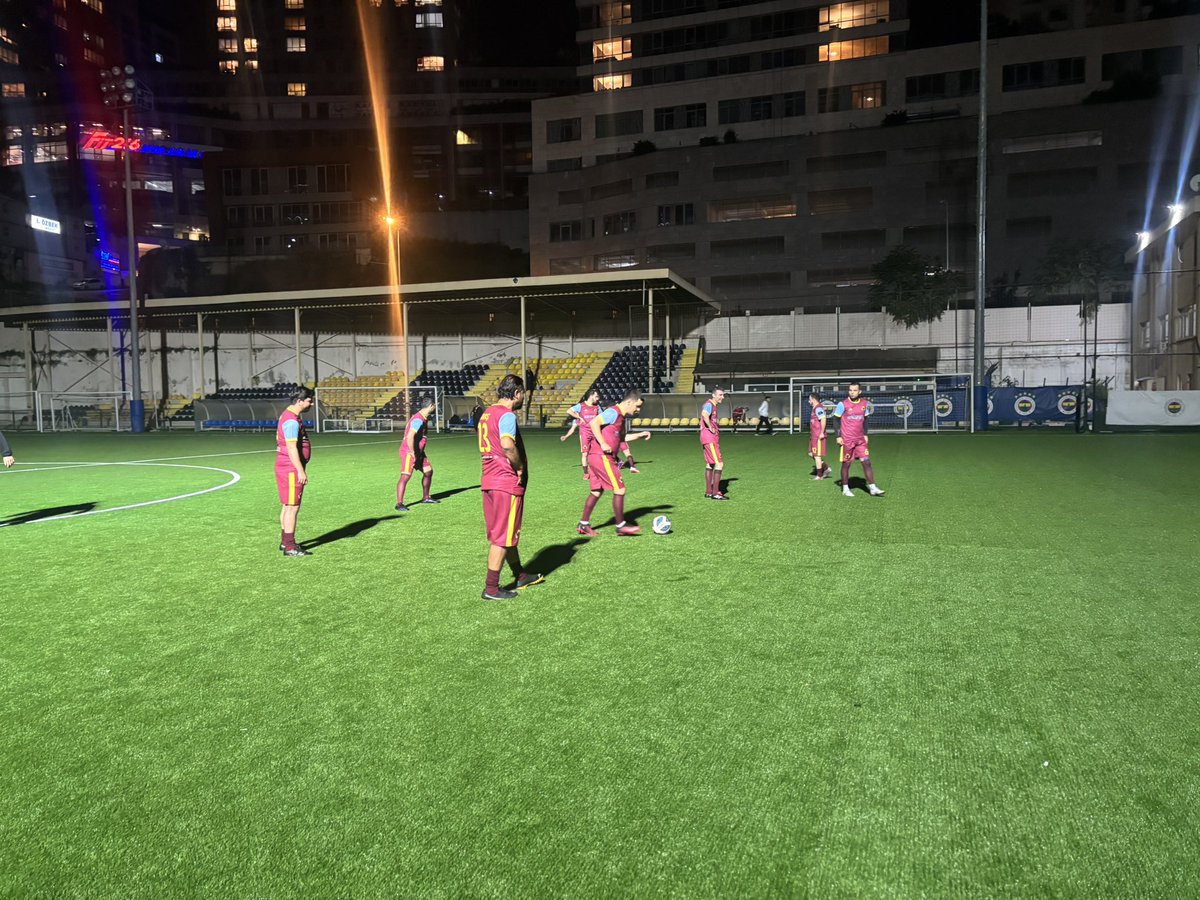 Takımımız ısınıyor.

 #ForzaTrape