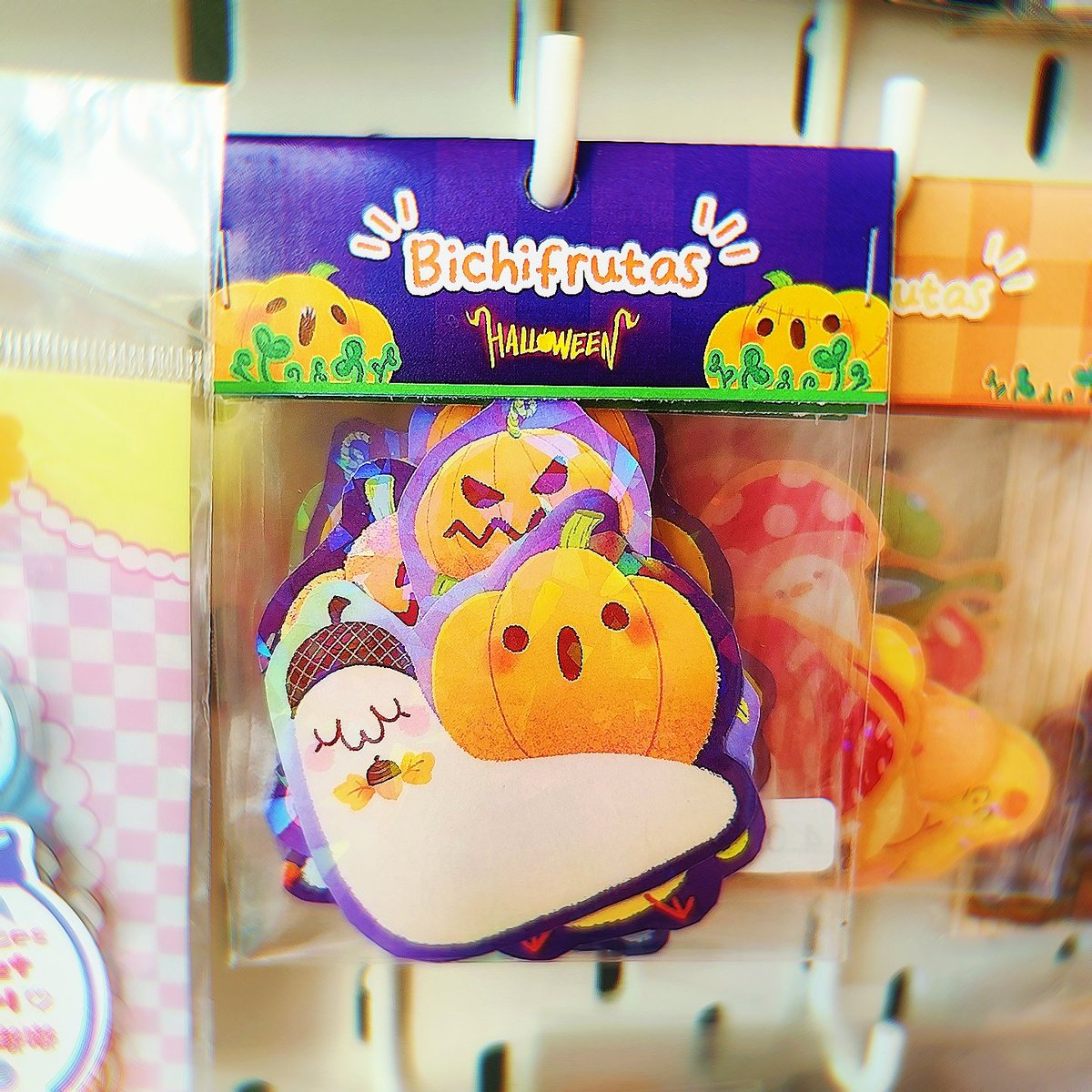 ¡Feliz Halloween a todos! 🎃✨
Los Bichifrutas también se han disfrazado y llegan con una colección especial, disponible en Stick&amp;Tape!
#Halloween #merch