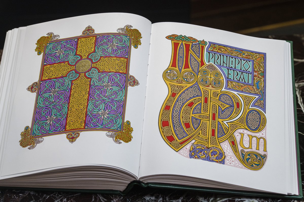 AHomelyHouse's tweet image. If y&apos;all know me, you know my main thing is making medieval-style illuminated books. I&apos;ve met a ton of awesome artists and craftspeople on here, folks who do everything from stained-glass windows to raw honey to knives and more. If you make cool things, show us what you got!