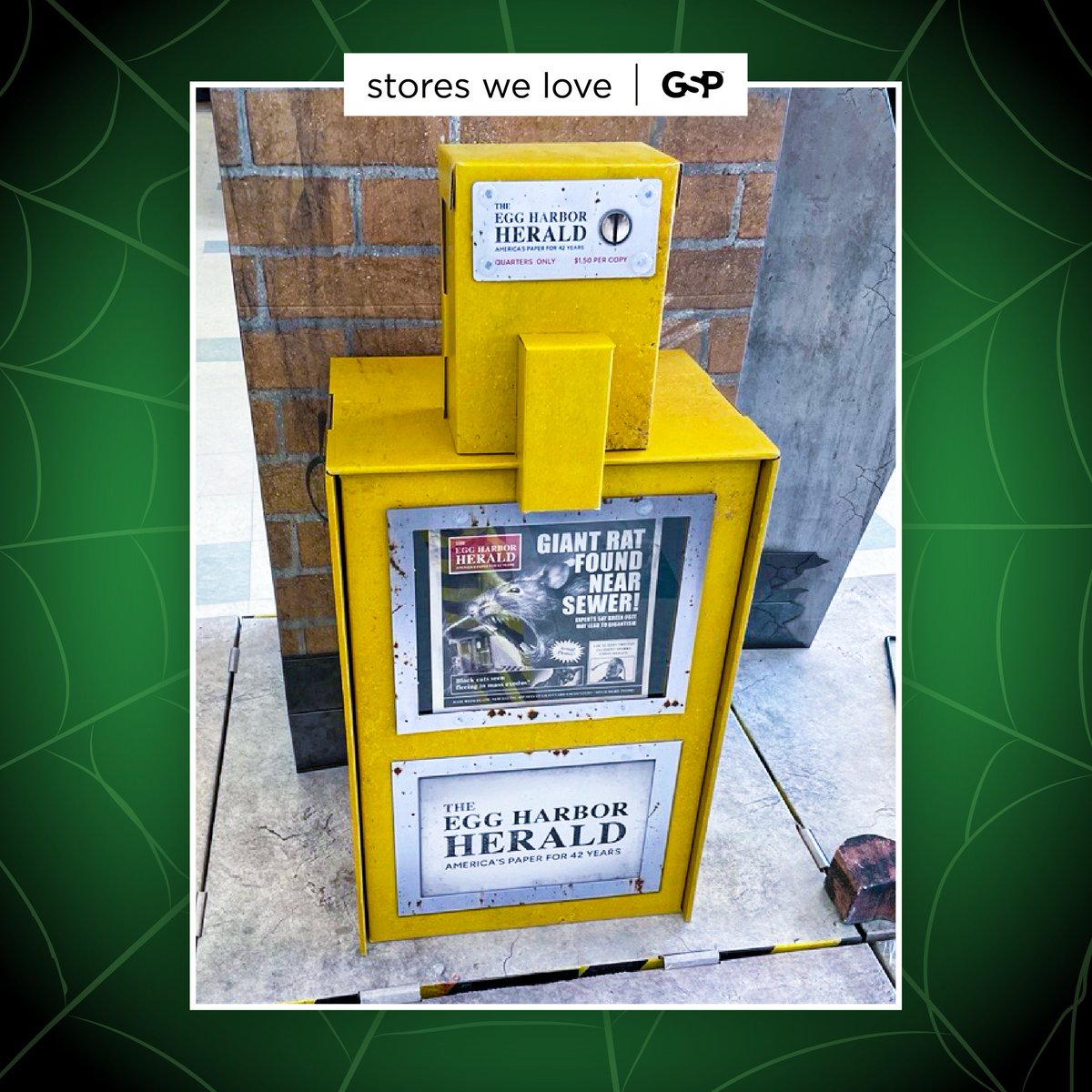 retailbetter's tweet image. #storeswelove  🎃🧹 Happy Halloween! We tip our witches’ hats to the #visualmerchandising team at @SpiritHalloween. This hauntingly detailed subway display is in Madison, WI. We saw similar VM near our office in FL. This turns their stores into a “drive-to” and not a “drive-by.&quot;