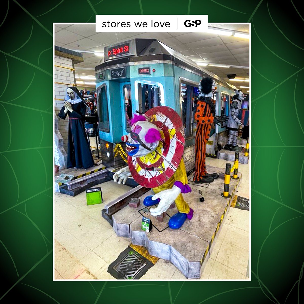 retailbetter's tweet image. #storeswelove  🎃🧹 Happy Halloween! We tip our witches’ hats to the #visualmerchandising team at @SpiritHalloween. This hauntingly detailed subway display is in Madison, WI. We saw similar VM near our office in FL. This turns their stores into a “drive-to” and not a “drive-by.&quot;