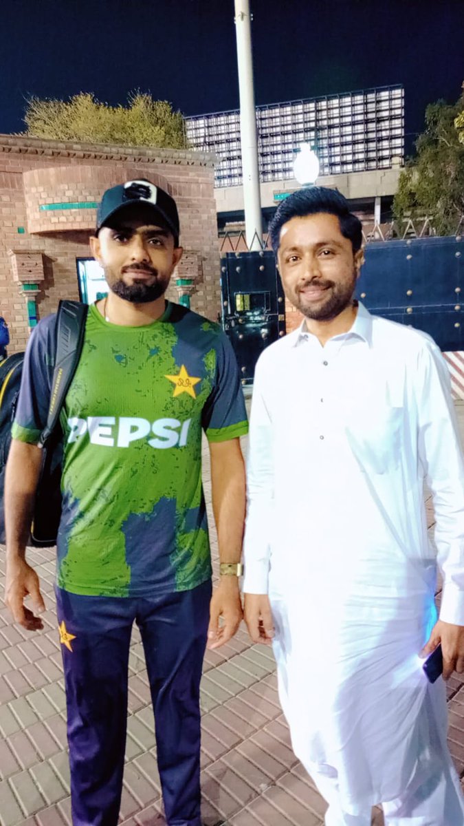Salimmalik58's tweet photo. سٹار بلے باز کنگ بابر اعظم ٹی ٹوئنٹی کرکٹ میں سب سے زیادہ رنز بنانے والے دنیا کے پہلے بلےباز بن گئے۔
الحمدللہ
BabarAzam
Babaz Azam
#PakVsSA #SAvsPAK #SAvPAK #BabarAzam
@babarazam258 #Conguratulation 🎉💐🎉 https://t.co/5dzZJEdGJm