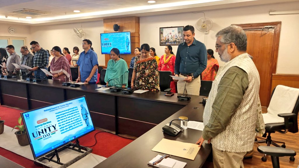 NCTE_Official's tweet image. #NCTE | Smt. Abhilasha Jha Misra, IRAS, Member Secretary, NCTE administered #RashtriyaEktaDiwas Pledge to officers &amp;amp; staff of NCTE on #NationalUnityDay in the presence of Professor @Pankajaroracie, Chairperson NCTE to commemorate birth anniversary of Sardar Vallabhbhai Patel ji.