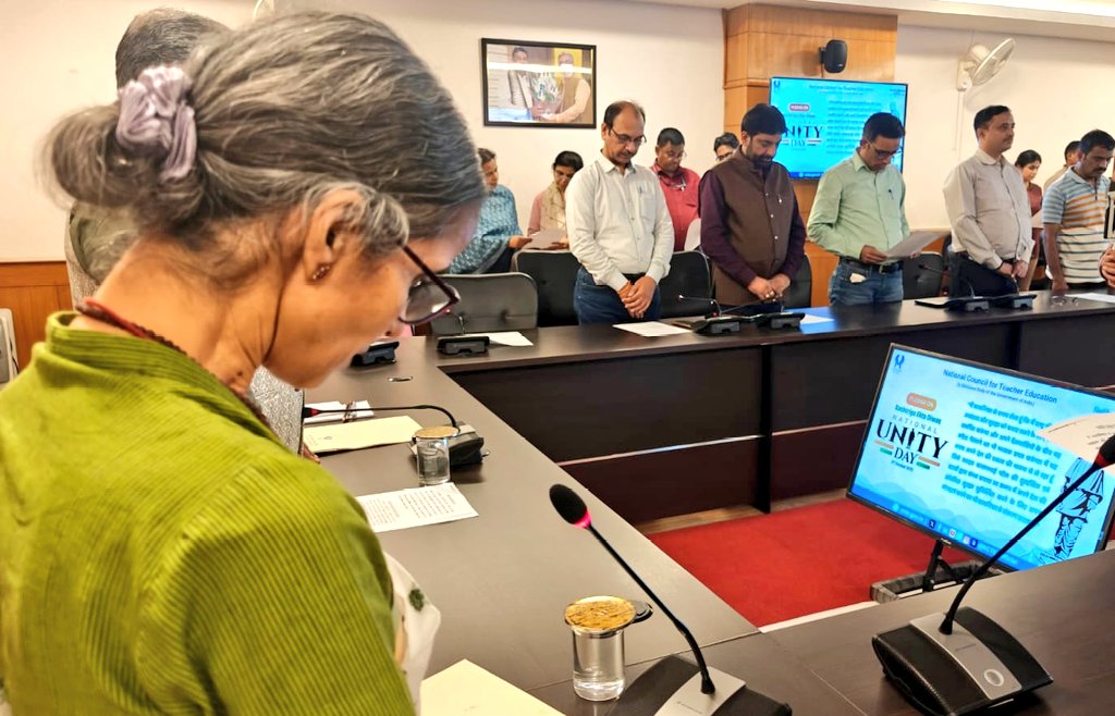 NCTE_Official's tweet image. #NCTE | Smt. Abhilasha Jha Misra, IRAS, Member Secretary, NCTE administered #RashtriyaEktaDiwas Pledge to officers &amp;amp; staff of NCTE on #NationalUnityDay in the presence of Professor @Pankajaroracie, Chairperson NCTE to commemorate birth anniversary of Sardar Vallabhbhai Patel ji.