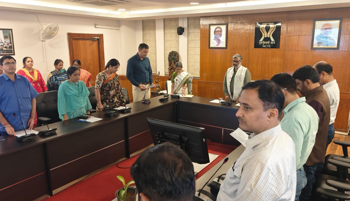 NCTE_Official's tweet image. #NCTE | Smt. Abhilasha Jha Misra, IRAS, Member Secretary, NCTE administered #RashtriyaEktaDiwas Pledge to officers &amp;amp; staff of NCTE on #NationalUnityDay in the presence of Professor @Pankajaroracie, Chairperson NCTE to commemorate birth anniversary of Sardar Vallabhbhai Patel ji.