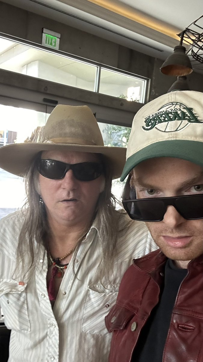 qwizzz's tweet image. meet your heros