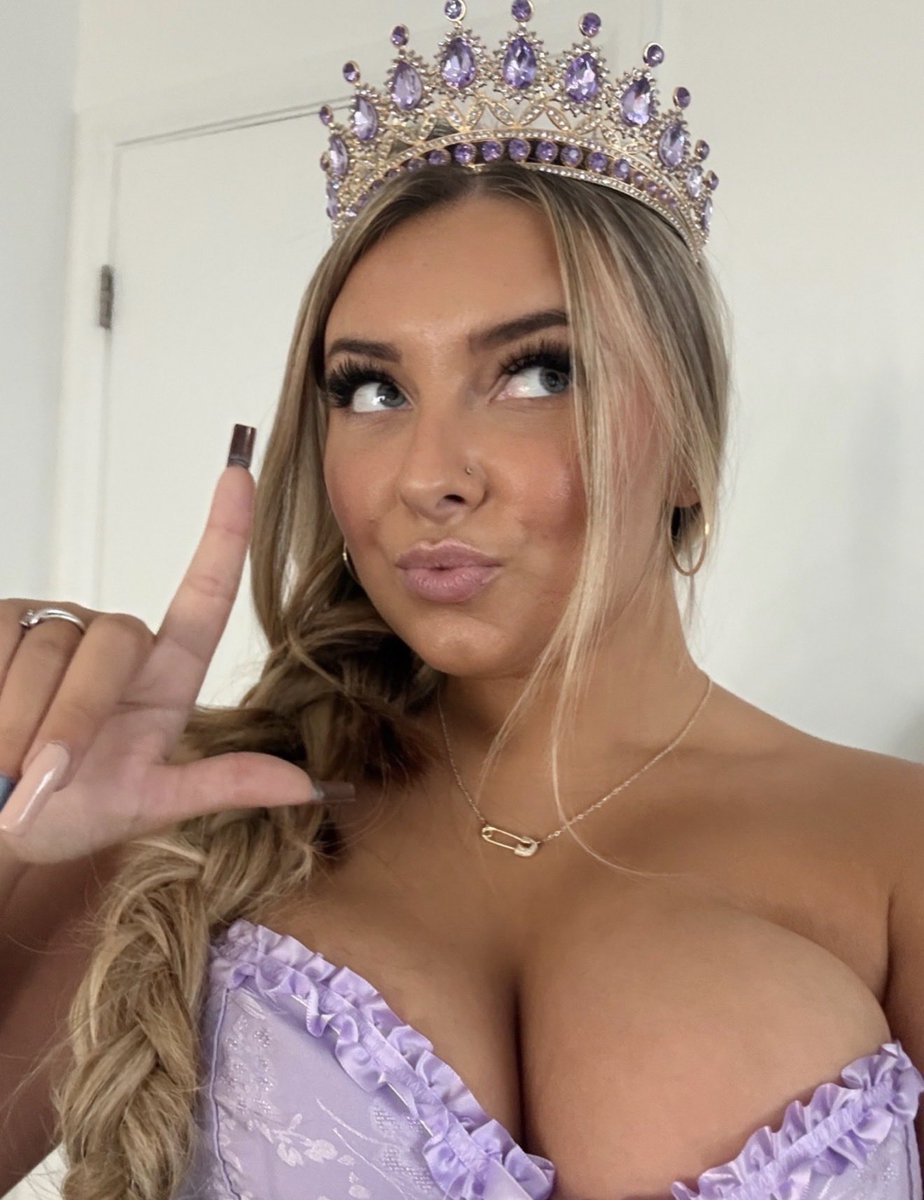 XO.Veronica tweet media